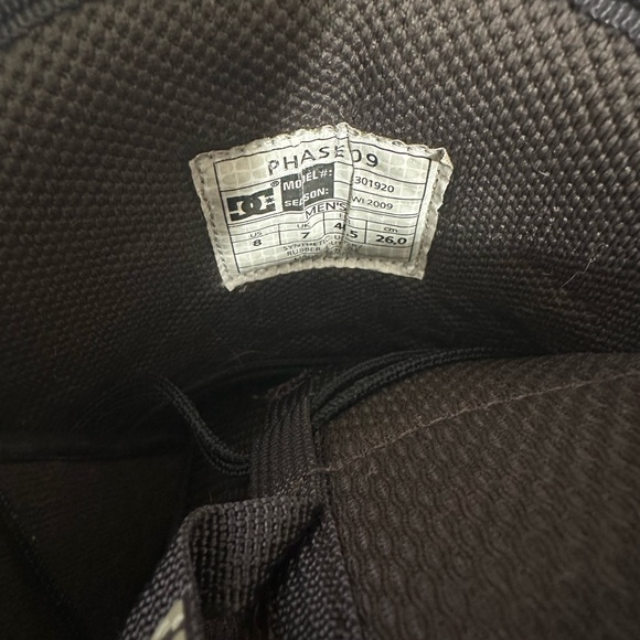 Vintage DC snowboard boots! - Picture 2 of 4